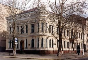 Здание на углу улиц Лягина и Никольской, владельцем которого до 1901 г. был итальянский консульский агент Август Регинальдович Донати. 