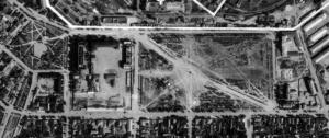 Аэрофотосъемка площади Коммунаров, 1944 год. Видна структура разбитого в 1937-39гг парка.