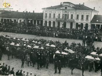 Митинг на Соборной площади и похороны советских активистов, погибших в мае 1919 года в с.Нечаянное-Козлово