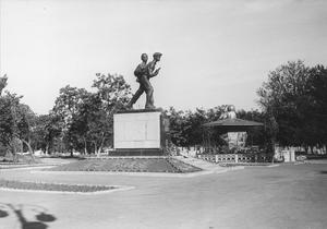 Памятник Шуре Коберу и Вите Хоменко в парке &quot;Пионерский&quot;