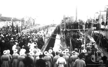 Торжественный митинг по случаю поднятия флага на эсминце &quot;Незаможный&quot; 7 ноября 1923 года в Николаеве.
