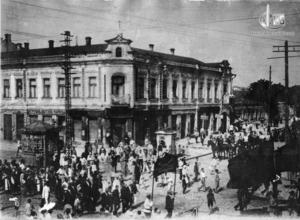 Сивашская дивизия на первомайском параде в Николаеве. Ул.Советская 1920-е годы.