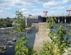Вид на новую Александровскую ГЭС с плотины старой.