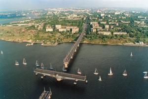 Варваровский мост в разведенном состоянии.