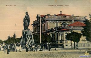 Памятник Грейгу на Соборной площади в Николаеве