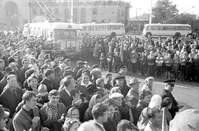 Митинг 29 октября 1967 года, посвященный открытию троллейбусного движения в городе Николаеве. Привокзальная площадь.