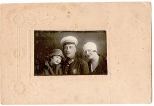 Брандмейстер М.Свижинский с семьей в 1920-е годы
