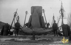 Постамент, оставшийся после демонтажа памятника А.С.Грейгу. 1922-24гг