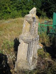 Старинные каменные надгробия