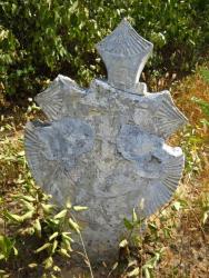 Надгробия в форме крестов с &quot;Византийскими&quot; орлами
