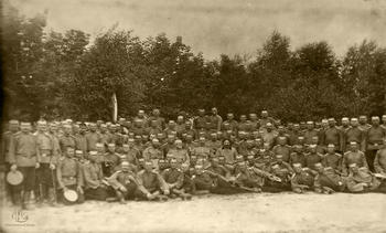 Фото 1914-16 гг. Одна из рот, вероятно Николаевского полка. Семейный архив Мискаренко