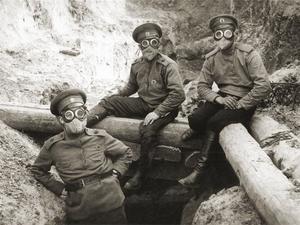 Санитары перед газовой атакой в Первую мировую войну. Фото из интернета.