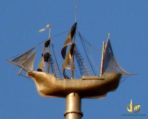 Корабль на шпиле здания Адмиралтейства