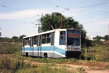 Вагон 2128 на разворотном кольце конечной остановки Широкая балка в июле 1997 года.